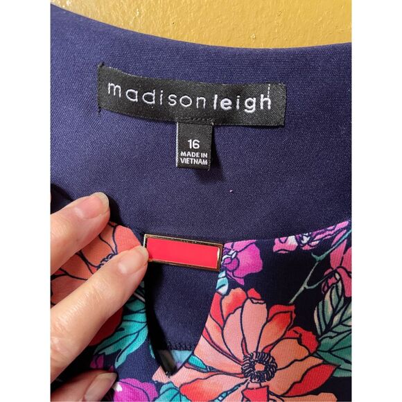 Madison Leigh size 16 floral shift dress. - Picture 3 of 4